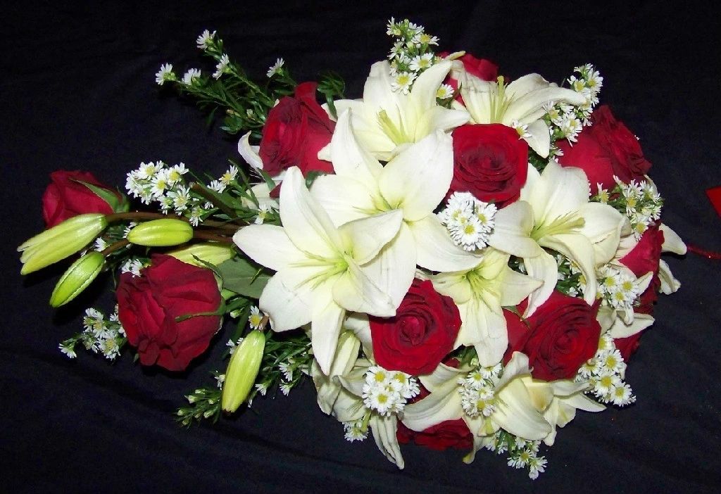 Floral bouquet arrangement with red roses and white lilies